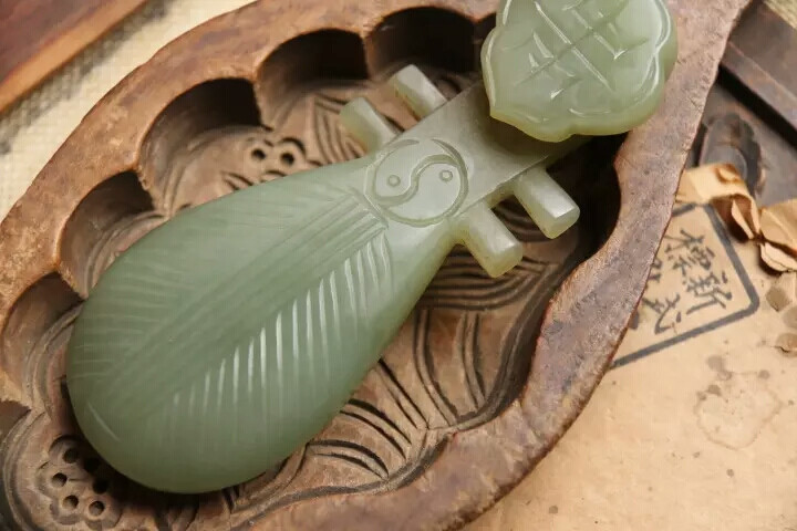 和田玉青海料 仿古做旧琵琶镇纸 