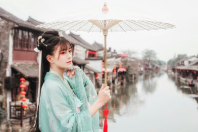 曾记雪海花隐处
翩然轻舞醉西厢
摄影：@流云蕊 