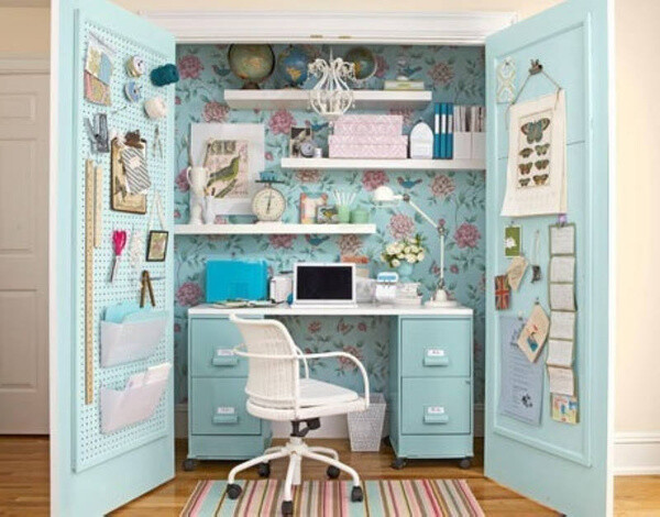 Compact home office in a closet-jkyZD-图片