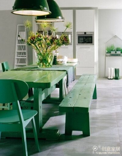绿色的桌椅-TA2ZW-图片