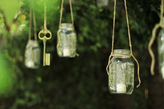 Hanging vintage keys & mason jars.
Love it.-TVlN2-图片