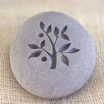 TREE OF LIFE - Engraved wedding pebble stones - Home decor, paperweight by sjEngraving via Etsy-mJjMT-图片