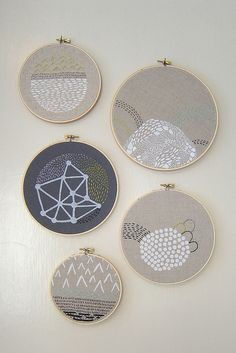 I like the idea of using embroidery hoops as decor. Might try this myself.-WFlMD-图片