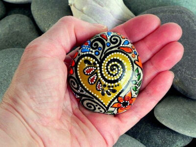 painted rock...this is my idea of painted rocks! :)-TE2Zm-图片