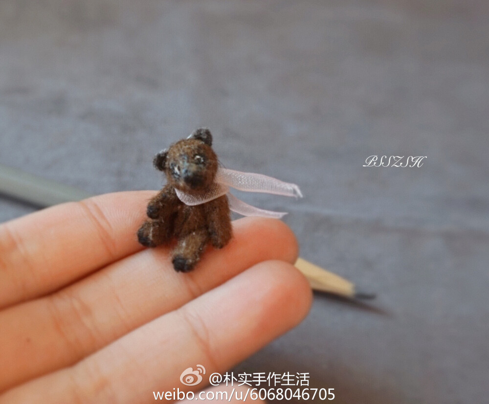 【朴实手作生活】·baby bear
2cm超mini关节熊
毛海布料纯手工缝制