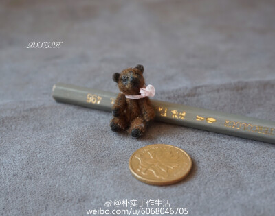 【朴实手作生活】·baby bear
2cm超mini关节熊
毛海布料纯手工缝制