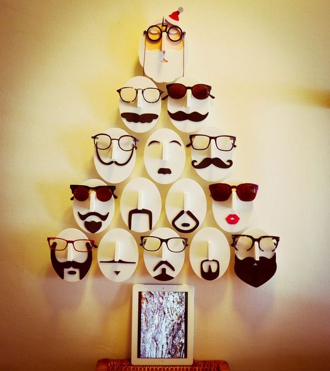 #Movember #Eyewear Display: A perfect combination of glasses, Movember, and Christmas!-GFkZW-图片