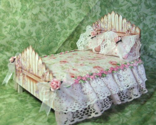 shabby chic dollhouse bed by Tolefairy, via Flickr-DM1Mm-图片