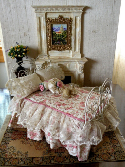 Dollhouse Miniature 1:12 Scale Artisan Dressed Wrought Iron Bed.-mEzYW-图片