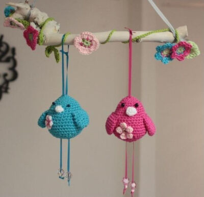 Free crochet pattern for adorable birds :: ornaments w flowers... (Dutch)-2Q1MT-图片