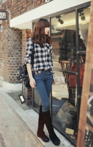 格子衫、及膝长靴，帅气的英伦范儿。-WViMm-图片