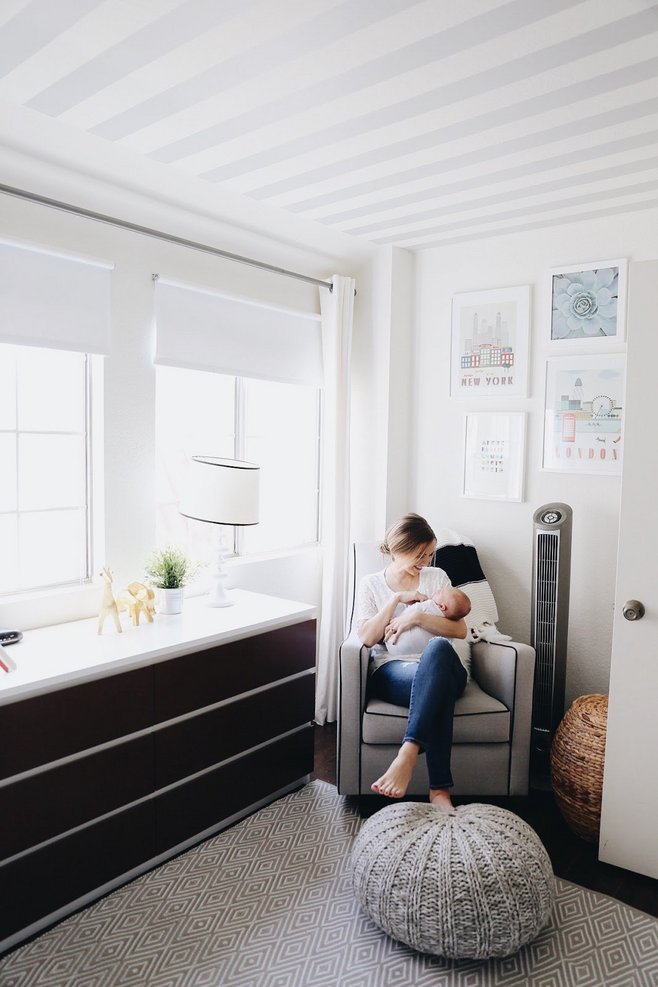 This striped ceiling is amazing! We love how @merricksart used a vinyl (no-paint) wall striping called Easy Stripe by @wallsneedlove.-jMyMG-图片