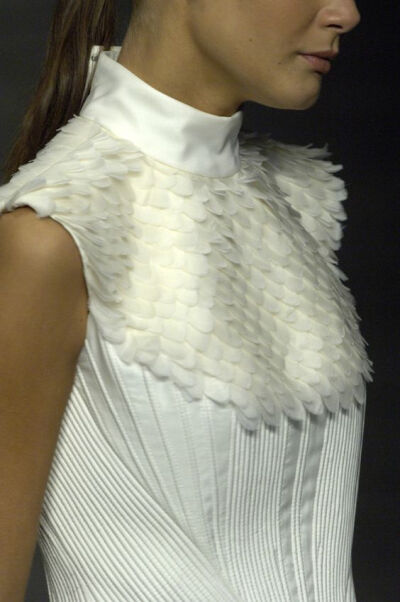 Fish Scale Textures - dimensional fashion details // Pedro Lourenço: -jM0MD-图片