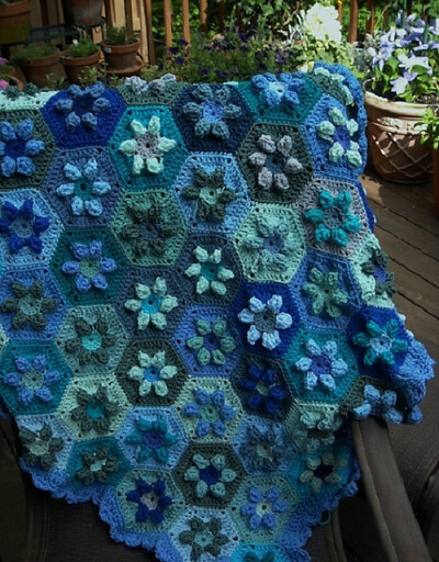 Ravelry: Puffed Daisy Hexagon pattern by Colour in a Simple Life-Dc0YW-图片