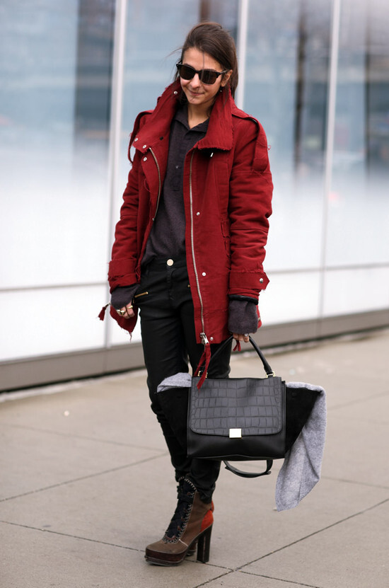 Frayed Red Coat-DcyYT-图片