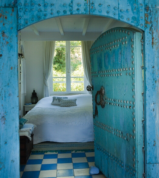 Moroccan studded door to an oasis of calm-ThlNj-图片