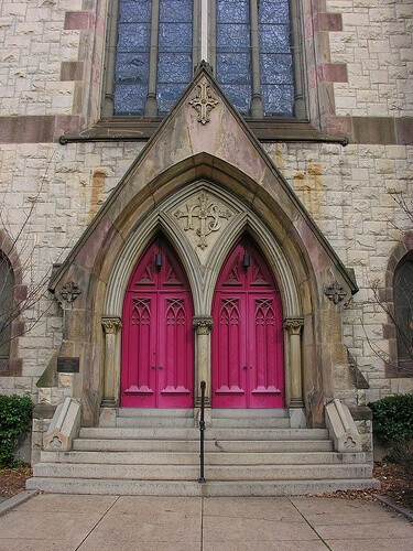 bold pink church doors-GVlNm-图片