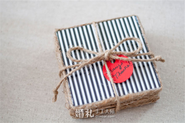 #生活##手工DIY##手工#[imior.com]婚品DIY 黑白相间的瓷砖杯垫，质感与创意同在 更多:http://www.imior.com/goods/show?gid=5169-mUwNW-图片