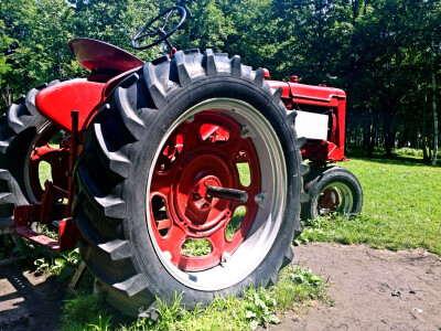 这货貌似是美国和意大利合作生产的拖拉机...