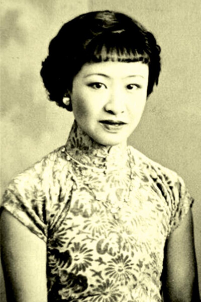 爱新觉罗·韫颖（1913年－1992年）乳名“佩格”，字“蕊秀”（父亲载沣取），号“秉颢”（兄长溥仪亲取），英文名“Lily”（庄士敦题赠），满族，爱新觉罗氏，溥仪的三妹；韫颖和溥仪同为瓜尔佳氏幼兰所生。