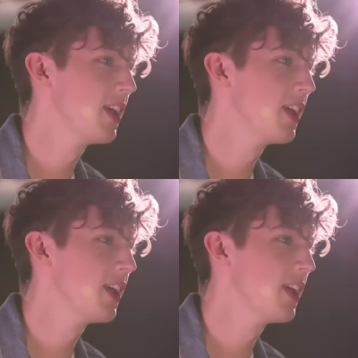 troye sivan 四宫格美图
#头像#壁纸#存图舔颜
戳戳美颜盛世 宝宝眼睛好美
不调色会死星人
优美的分割线――――――――――――
看到自己搜集或制作的图片有受到喜爱我也就放心了，图片不多，喜欢就好。重点得听歌…