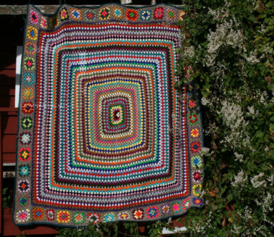 Héloise : New crocheted afghan, 2 kinds of granny squares,pure wool beige edges, gypsy style , boho bedding