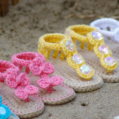 CROCHET PATTERN #211 Baby Sandal - 2 Versions and Free barefoot sandal pattern included with purchase - Instant Download