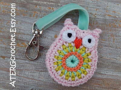OWL keychain 'pale rosa' by ATERGcrochet