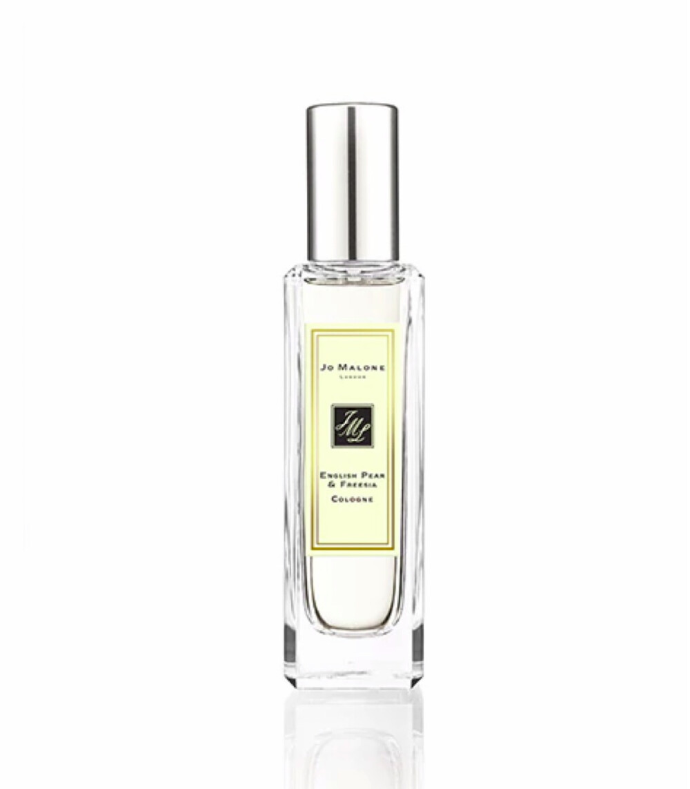 Jo Malone 英国梨与小苍兰 30ml
香调：花果香调
前调：威廉梨、橙花、佛手柑
中调：小苍兰、玫瑰、温柏、大黄
后调：广藿香、琥珀、白麝香、木箱
泰国曼谷机场买的 2016年1月 390元