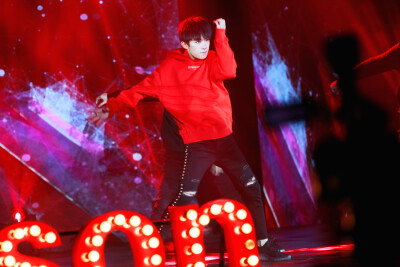 @JacksonYi_千骑士团 易烊千玺 yyqx 1128