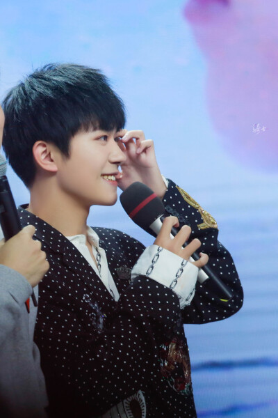 @JacksonYi_千骑士团 易烊千玺 yyqx 1128