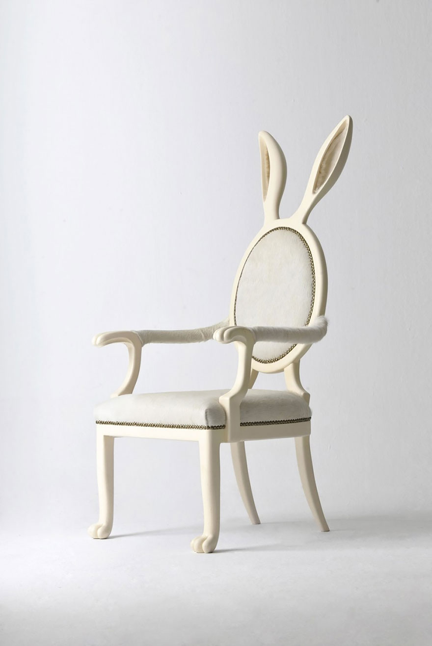 Hybrid Chairs，Designed by Merve Kahraman
这把椅子让我想到《Alice in Wonderland》里面的兔子先生，设计师肯定是个童心满满的人，坐在这样的椅子上读一本格林童话，多有意境！