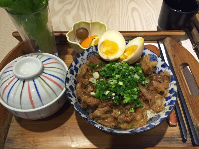 丼魂，日出烧肉盖饭