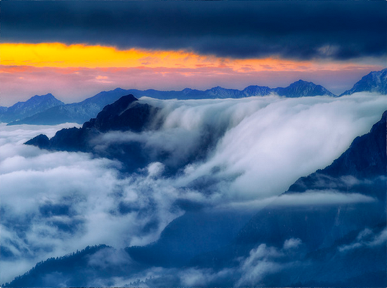 「凡人之心如行雲(yún)流水，飄忽不定
聖者之心如明鏡映物，不動(dòng)清明 」
我們無法左右環(huán)境，但卻可主導(dǎo)心境，
而心境的好壞在於如何看待環(huán)境，這叫〝轉(zhuǎn)念〞，
以心為主，讓身外的環(huán)境來提高心的覺醒，
卻不讓其擾亂心的寧靜，遵此而修而覺，就是修行。
