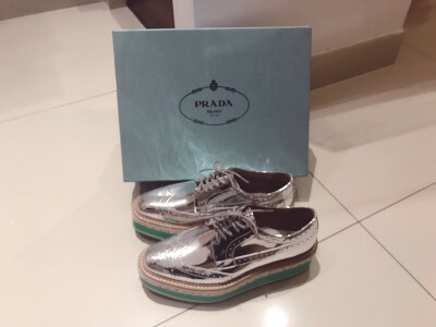 银色Prada