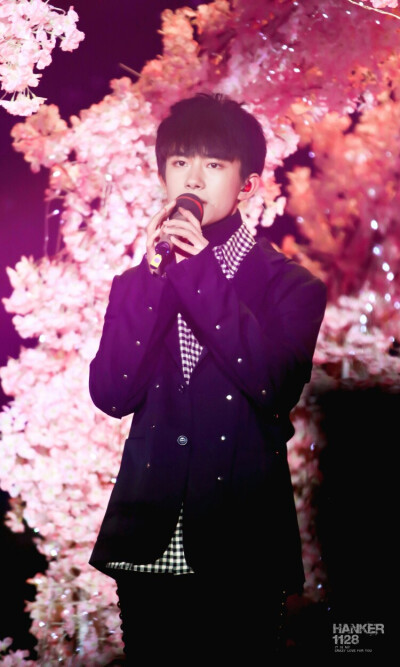 #易烊千玺 #TFBOYS 1128易烊千玺十六岁生日会 舞蹈担当易烊千玺 高清 帅气