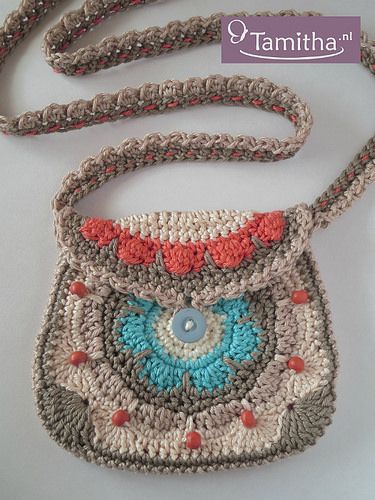 Tamigurumi: Coral Beach Purse (English & Dutch pattern: http://7amitha.etsy.com ):