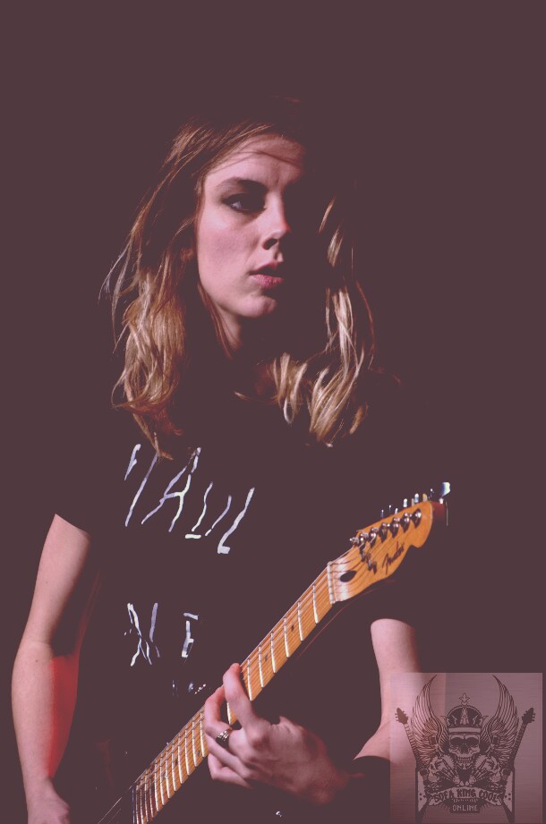 wolf alice 来自英国独立摇滚乐队，Ellie Rowsell作为此乐队主唱
生于: 1992 年 7 月，英国伦敦拱门
乐队: 沃夫·艾利斯