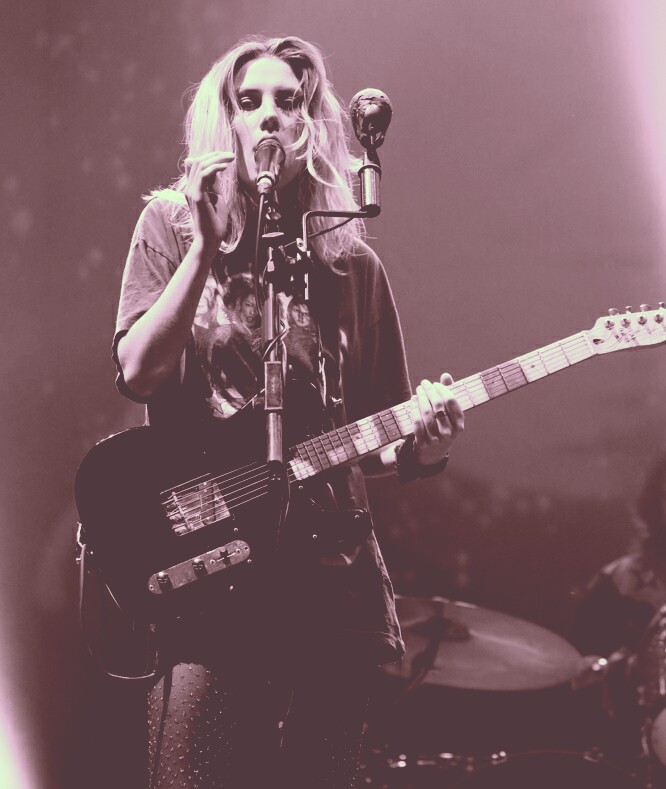 英伦#独立摇滚#Ellie Rowsell#女主唱#wolf alice 来自英国独立摇滚乐队，Ellie Rowsell作为此乐队主唱
生于: 1992 年 7 月，英国伦敦拱门
乐队: 沃夫·艾利斯