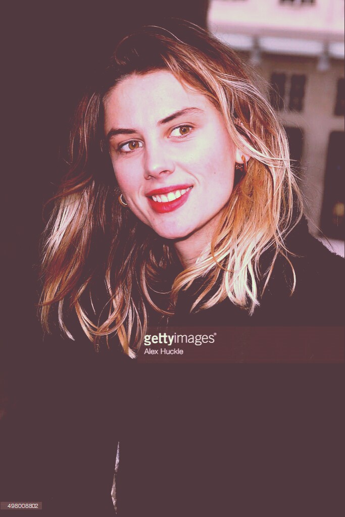 英伦#独立摇滚#Ellie Rowsell#女主唱#wolf alice 来自英国独立摇滚乐队，Ellie Rowsell作为此乐队主唱
生于: 1992 年 7 月，英国伦敦拱门
乐队: 沃夫·艾利斯