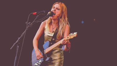 英伦#独立摇滚#Ellie Rowsell#女主唱#wolf alice 来自英国独立摇滚乐队，Ellie Rowsell作为此乐队主唱
生于: 1992 年 7 月，英国伦敦拱门
乐队: 沃夫·艾利斯