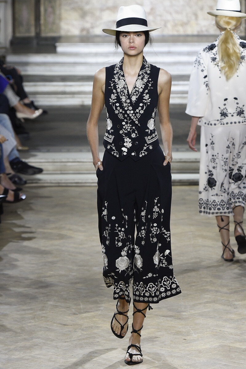 Temperley London（坦波丽·伦敦）2016伦敦时装周春夏高级成衣系列