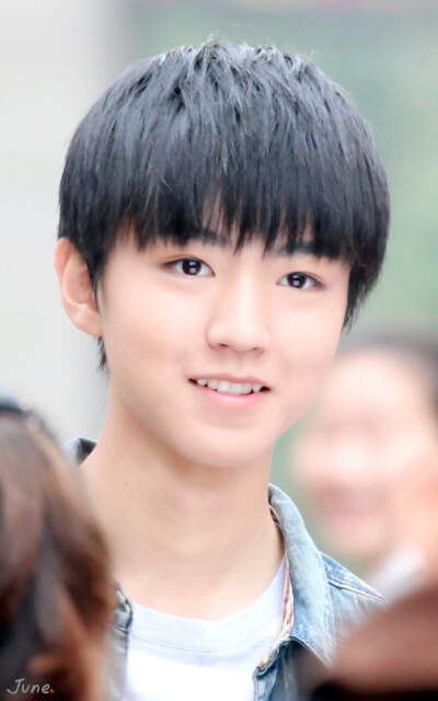 #王俊凯# 做你自己 有我们爱你@TFBOYS-王俊凯 ​​​​