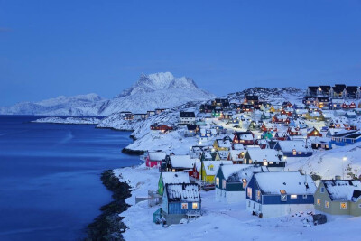 Nuuk 努克，格陵兰的最大都市，1979年格陵兰实行地方自治后，成为首府，兼瑟莫苏克政府所在地。 都市名称在格陵兰语中为“岬角”之意。丹麦人及挪威人称之为戈特霍布，意为“美好的希望”，与“好望角”的名称由来相…