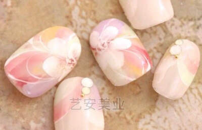 艺安美业：每日新款 | 对晕染彩绘甲的崇拜～