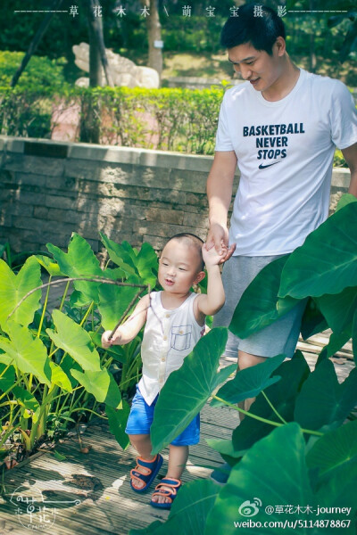 牵着"蜗牛"去散步~~#草花木木##萌宝宝摄影##深圳儿童摄影# @儿童摄影技巧@微相册@茄子中文儿童摄影杂志@儿童摄影交流 ​​​​