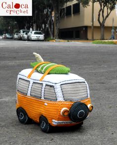 Surf Van amigurumi pattern. By Caloca Crochet.