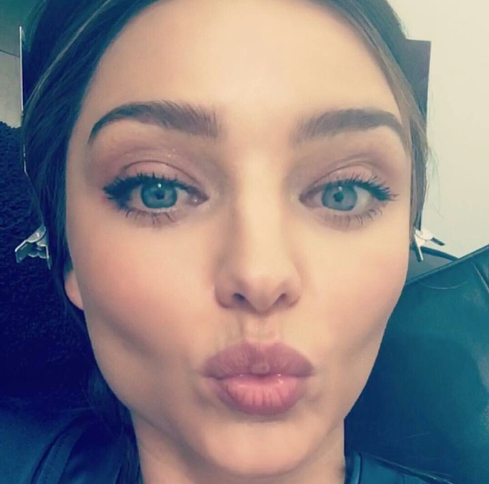 2016年7月18日，米兰达·可儿（Miranda Kerr）宣布，与Snapchat CEO埃文·斯皮格（Evan Spiegel）订婚。