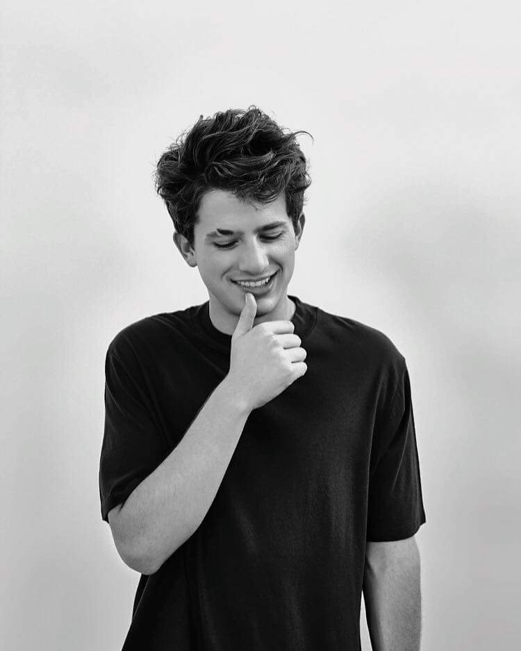 charlieputh断眉