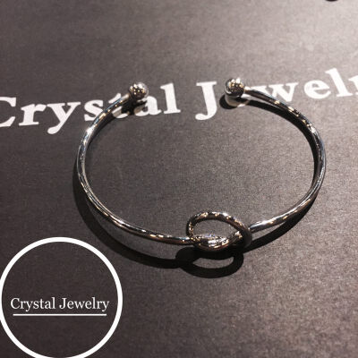 Crystal Jewelry ⚙️纯银麻花扣手环 超有重量感 质感 大小可调节 文艺范也很气质 超推荐的一款▪️